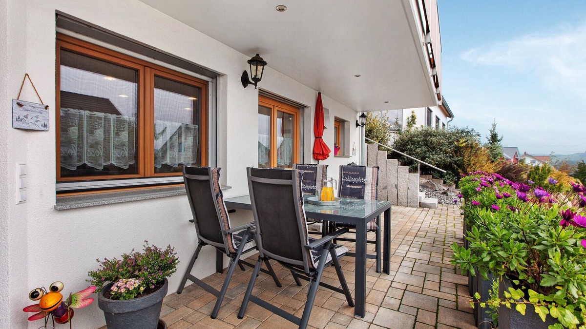 Weilheim Apartment | Apartment 'Morgensonne' with Mountain View, Private Terrace and Wi-Fi
