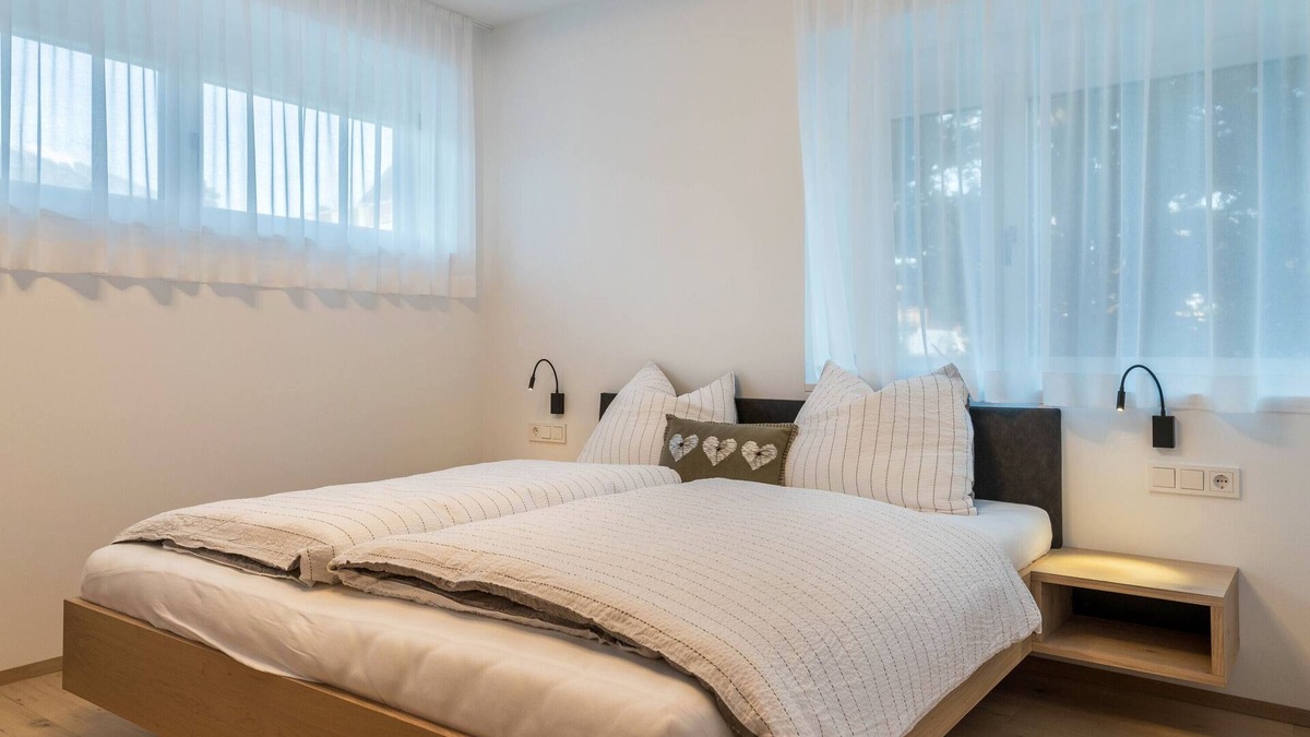 Valdaora di Mezzo Apartment | Apartment 'Mountain Meadows Apt 4' with Mountain View and Wi-Fi