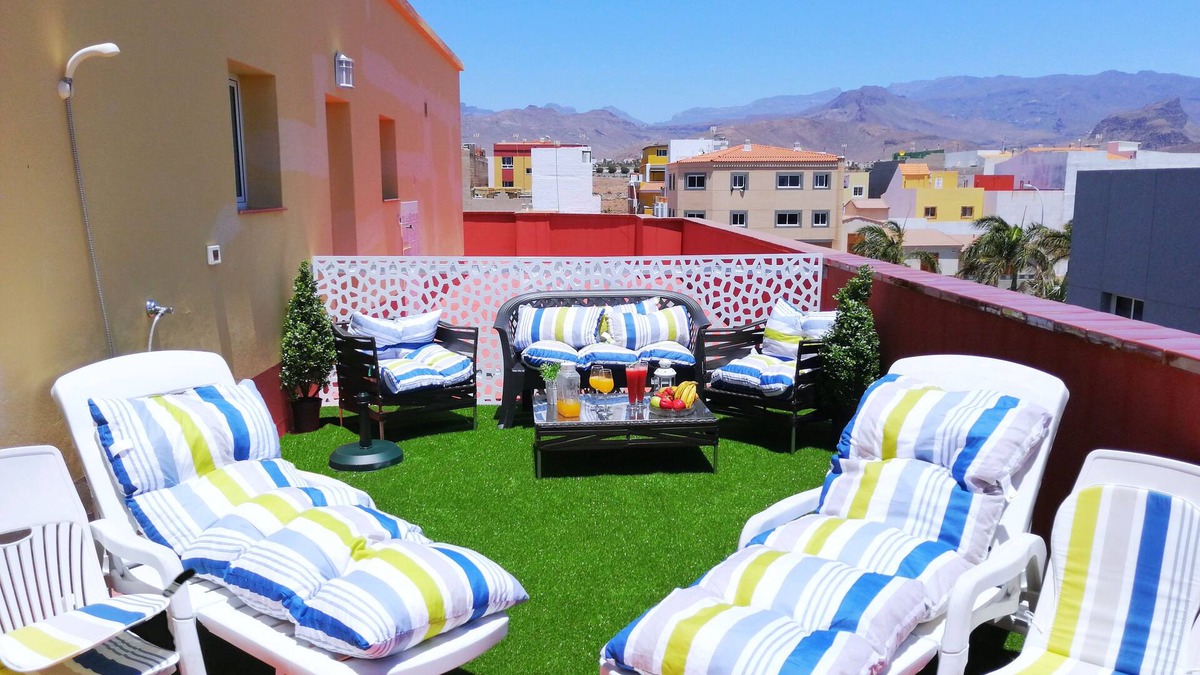 Vecindario Apartment | Apartment mountain and sea views