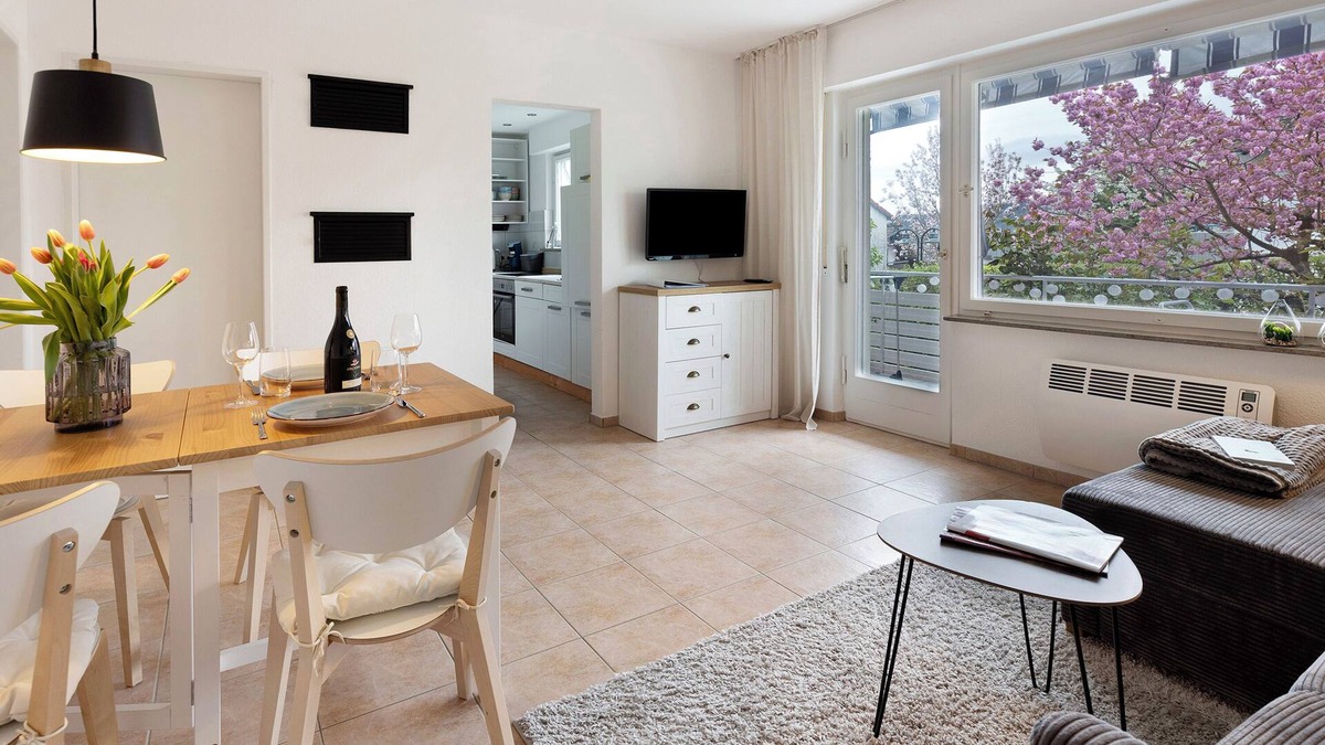 Gaienhofen Apartment | Apartment 'Muggelbude am Bodensee' with Balcony and Wi-Fi