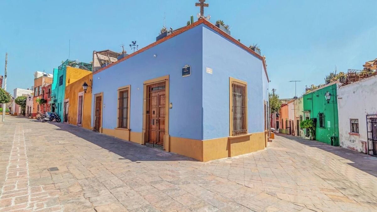 La Cruz House | Apartment in Historic Downtown with terrace and A/C