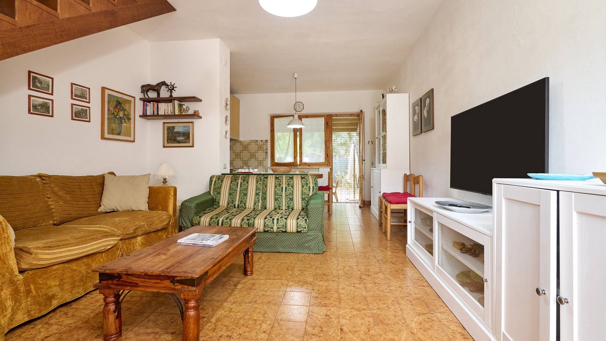 Marina di Castagneto Carducci Apartment | Apartment 'Nice Holiday Home' with Private Garden