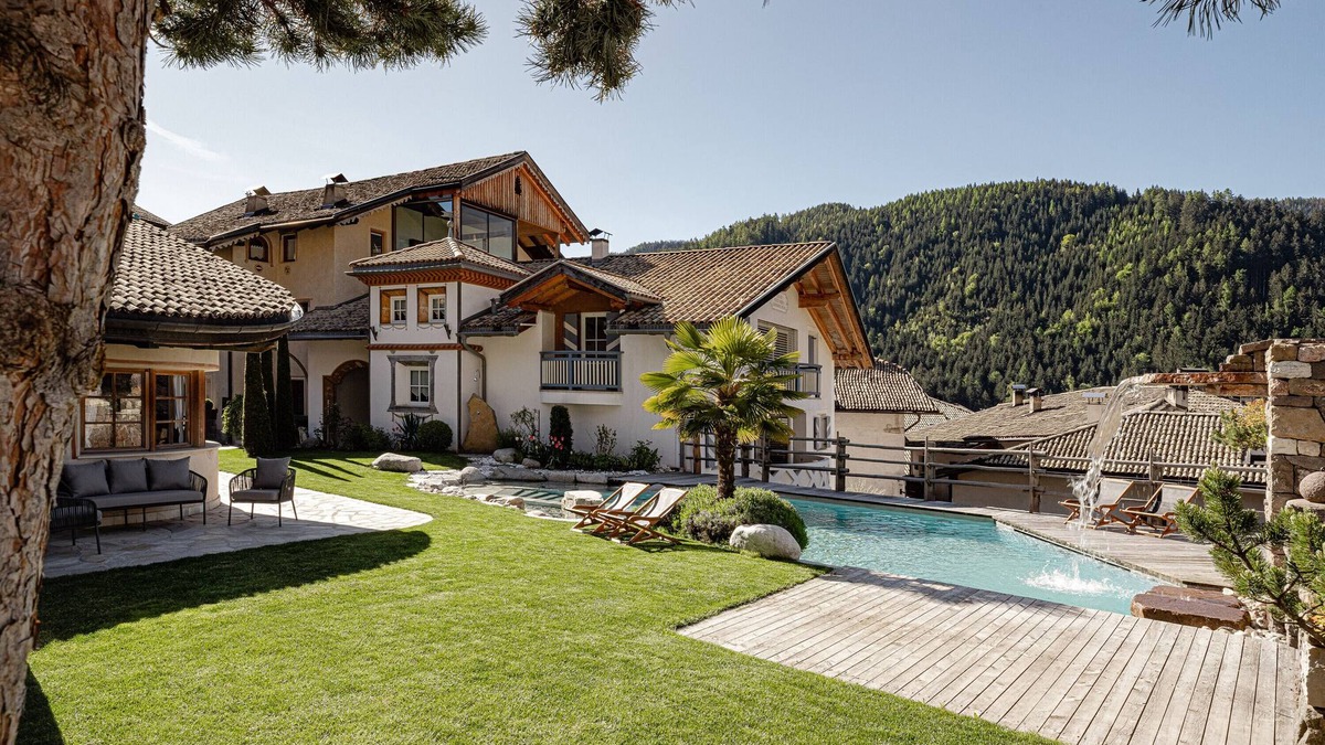 Trodena Apartment | Apartment 'Naturoase Stegerhof Vergissmeinnicht' with Mountain View, Shared Pool and Sauna