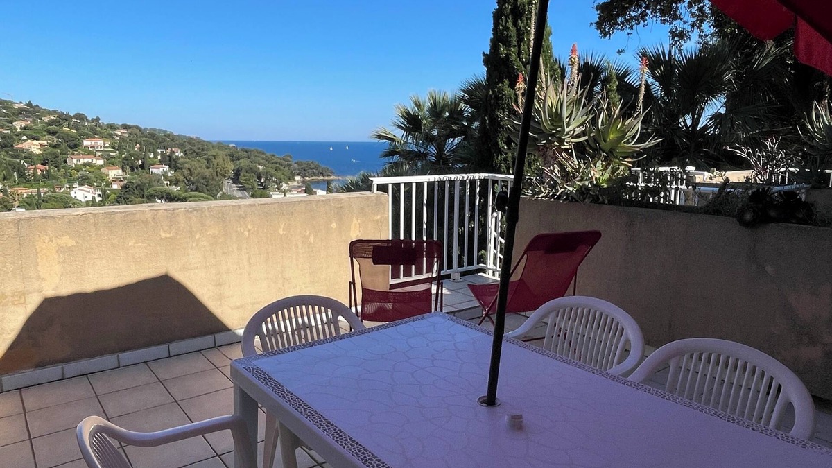 Le Lavandou Apartment | Apartment n°3 near the beach - sea view + terrace