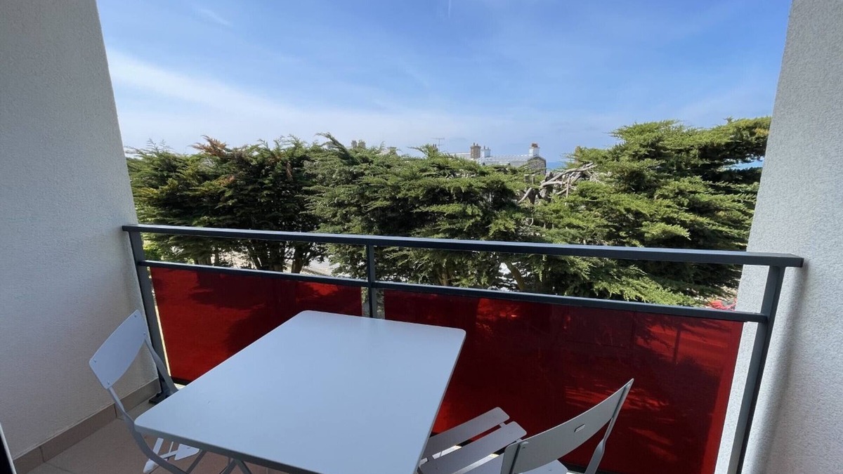 Donville-les-Bains Apartment | Apartment near beach and shops, 4 sleeps