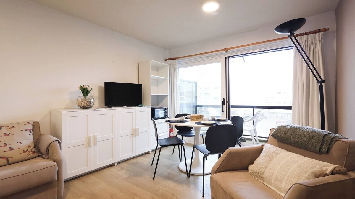 Oostduinkerke-Bad House | Apartment near Belgian Coast Beach
