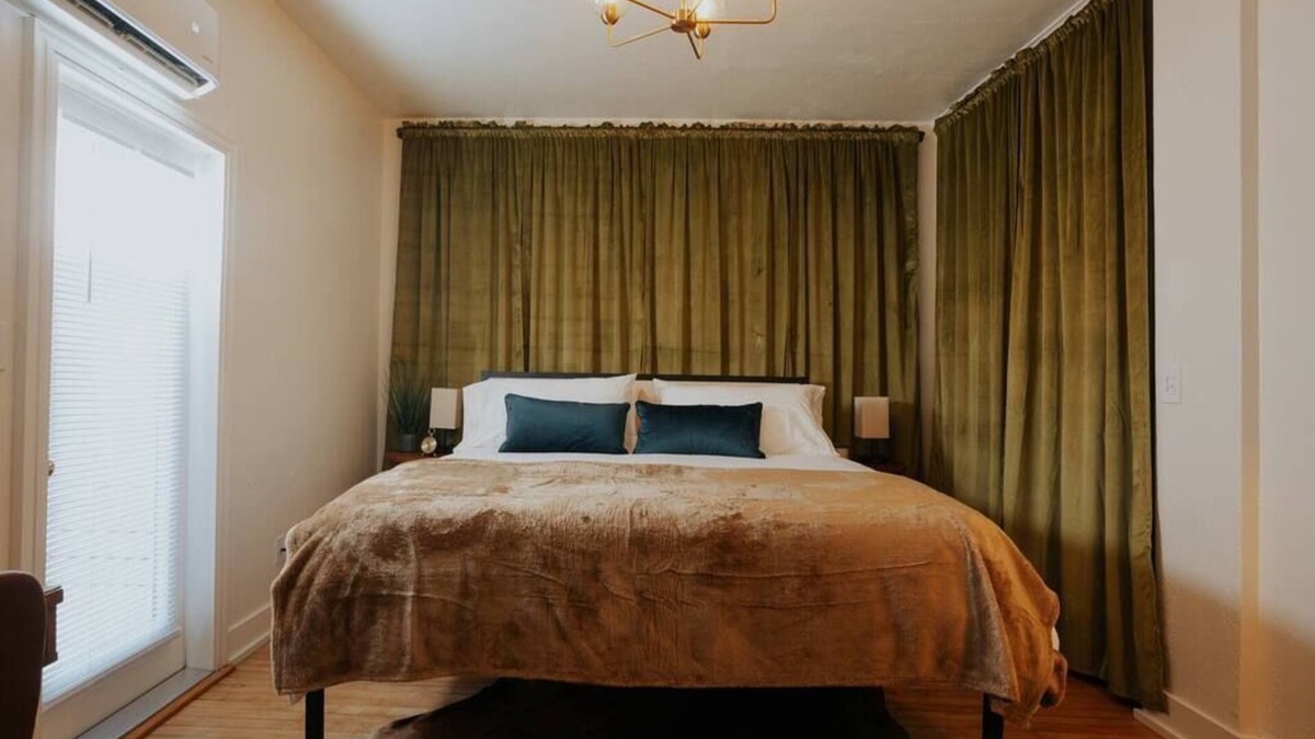 Medford Apartment | Apartment near downtown Medford with parking included.