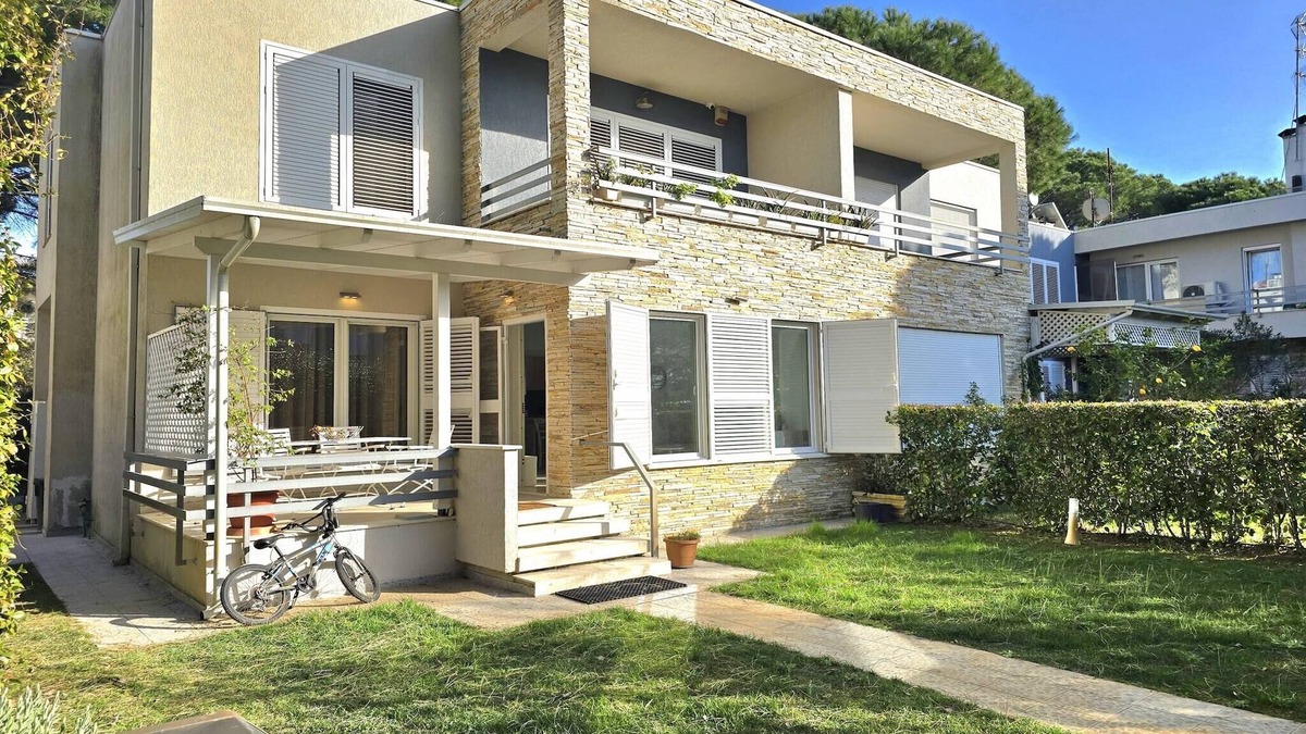 Qerek Apartment | Apartment near Elements Beach with Pool
