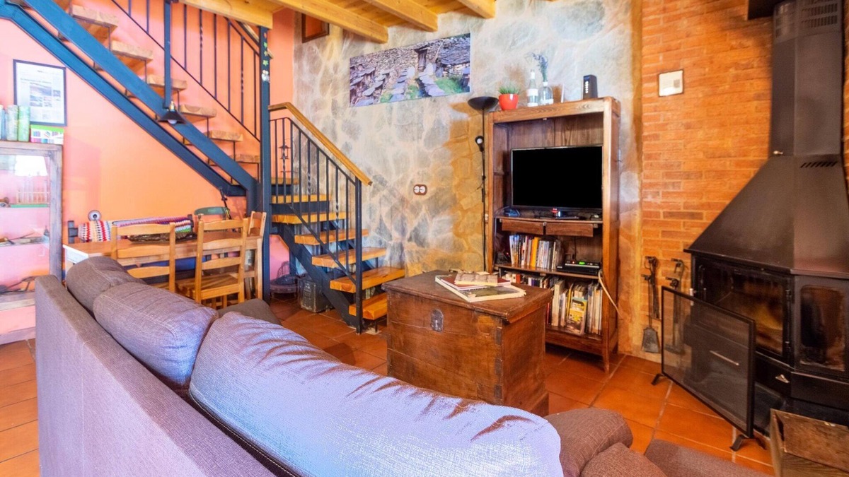 La Omanuela Apartment | Apartment near Lake Omaño with Bubble Bath