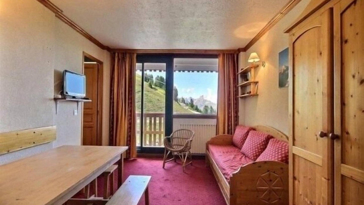 Plagne Centre Apartment | Apartment near slopes with Mont-Blanc view, free parking