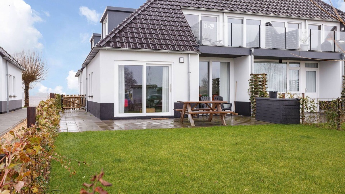 Offingawier Apartment | Apartment near Sneekermeer with Marina Access