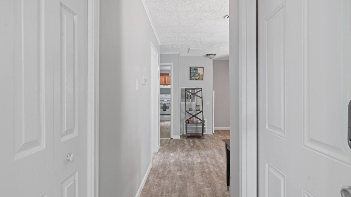 North Tonawanda Apartment | Apartment near Water front. 20 minutes from Niagara Falls/Buffalo.
