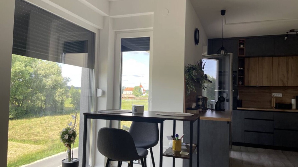 Durdevac Apartment | Apartment Nebo is a modern apartment with a view of the old town and mini zoo.