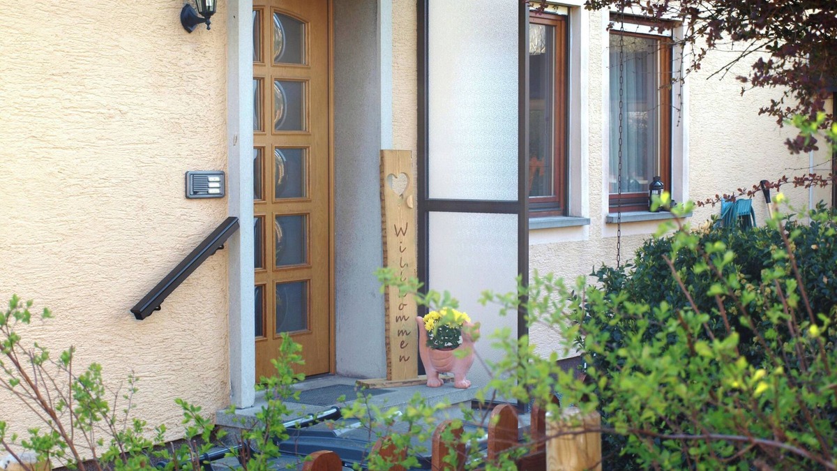Ebingen Apartment | Apartment 'Nelli' with Shared Garden, Balcony and Wi-Fi
