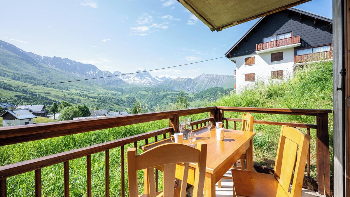 Albiez-le-Vieux Apartment | Apartment 'Neptune' with Mountain View and Balcony