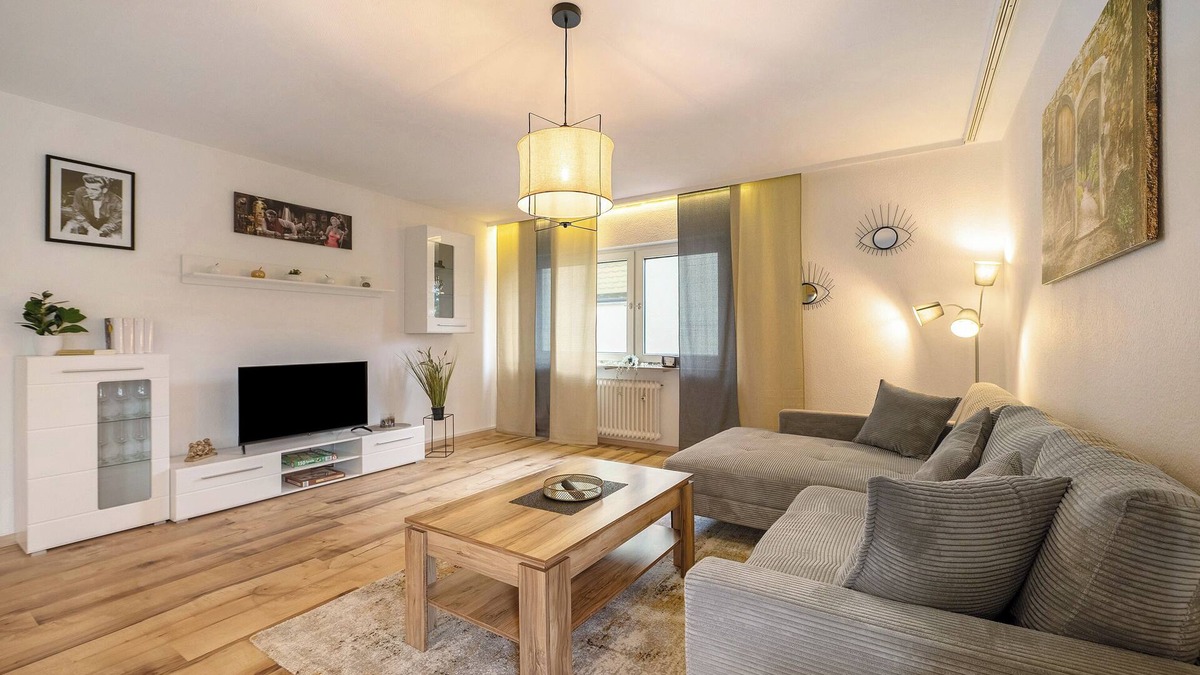Neunkirchen Apartment | Apartment 'Neue 4 Zi Küche Bad Parknähe' with Balcony and Wi-Fi