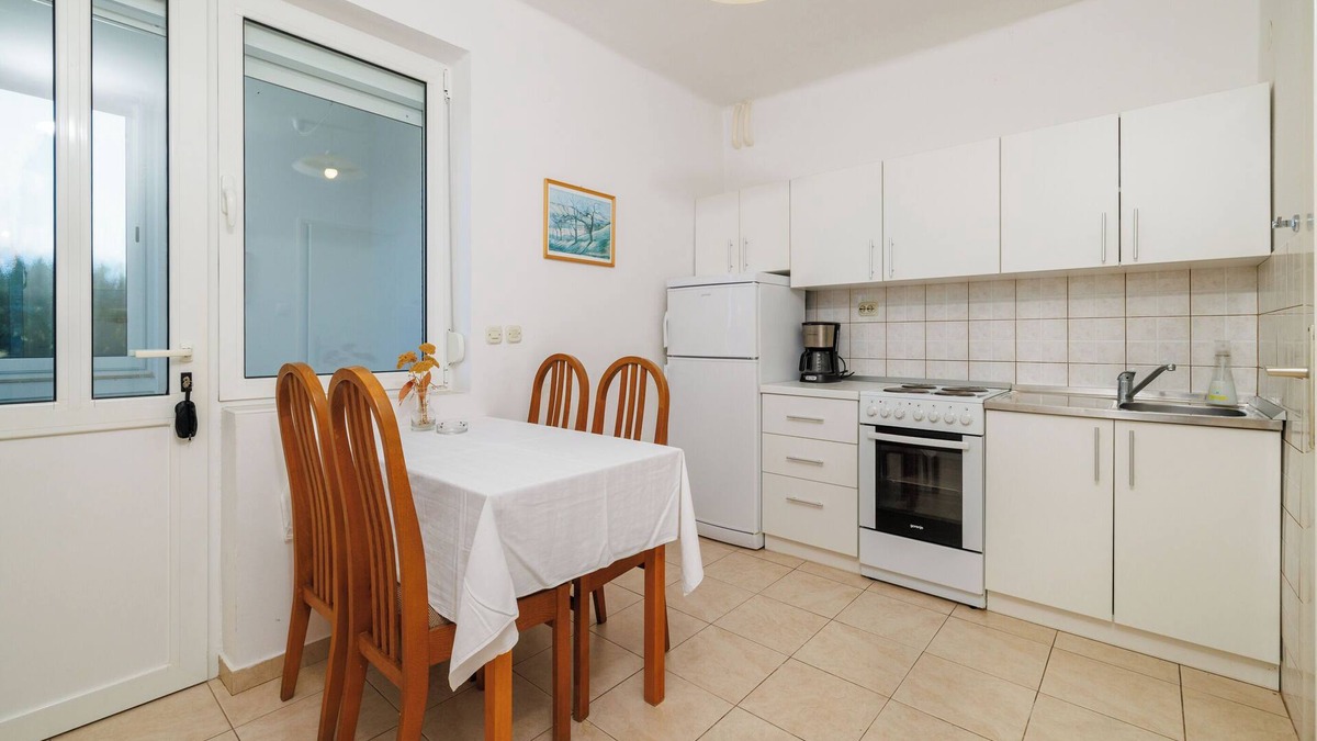 Banjol Apartment | Apartment Nevenka (65372-A1) - Banjol - island Rab