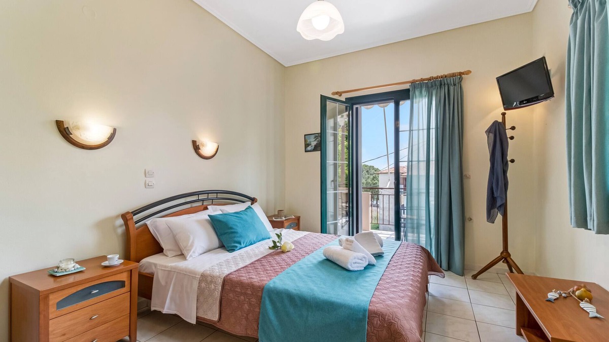 Nikiana Apartment | Apartment "Nikoleta 1" with Sea View, Terrace & Wi-Fi