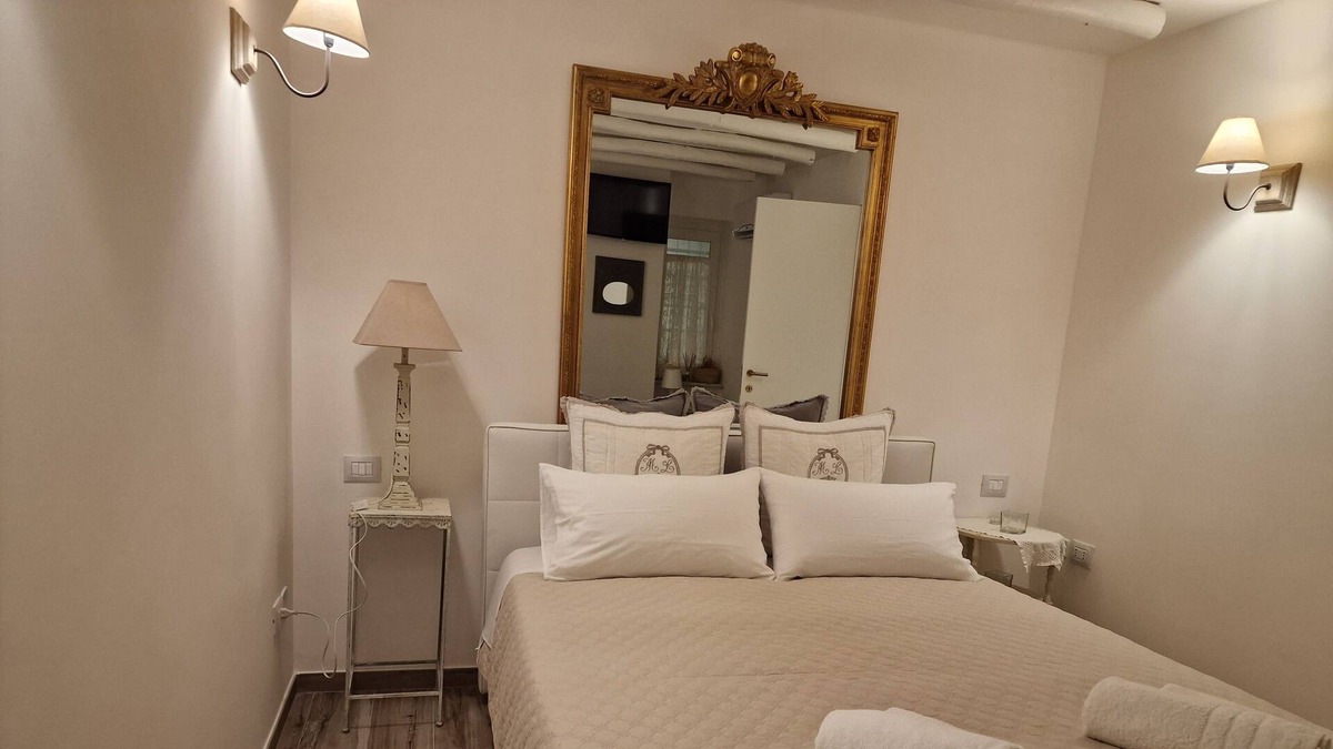 Bari City Centre Apartment | Apartment no. 2 elegant structure in the city center