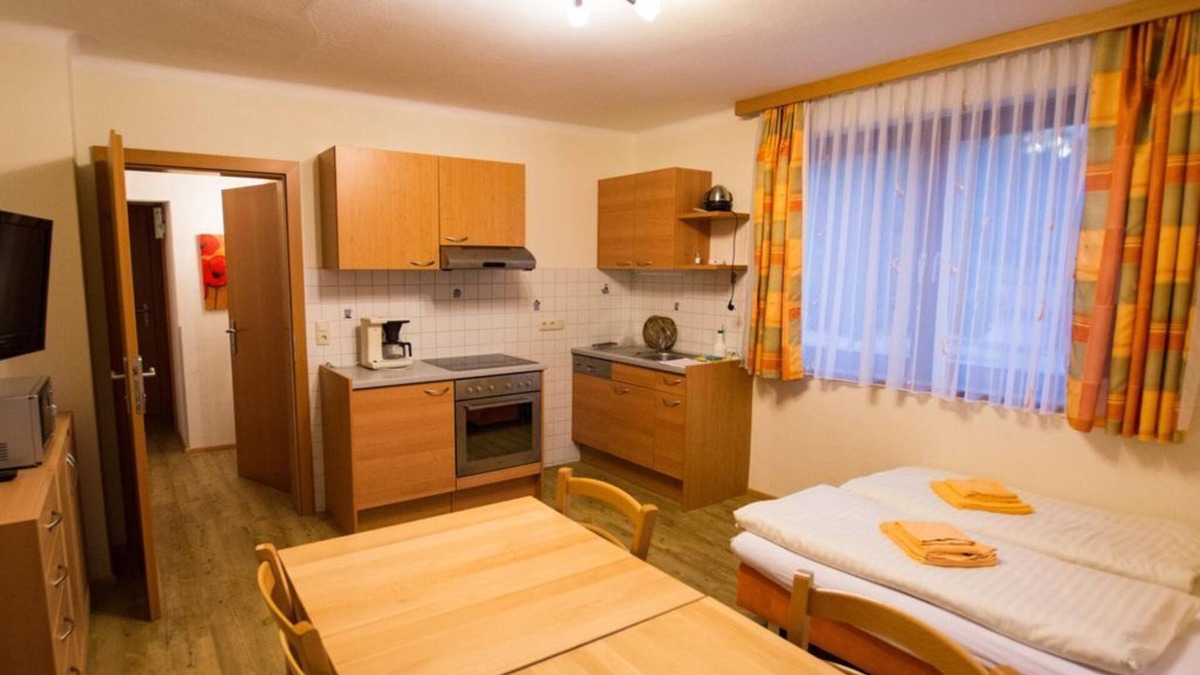 Murau Bed & Breakfast | Apartment no. 25, separate toilet and shower - Gästehaus Leypold