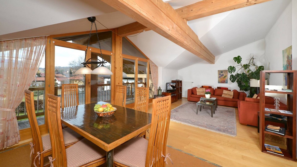 Reit im Winkl Apartment | Apartment no. 8 - approx. 100 sqm with balcony in central location