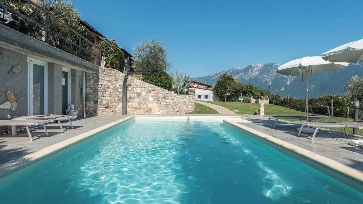 Oldesio Apartment | Apartment "Nonna Fina" with Lake & Mountain View, Shared Pool & Wi-Fi
