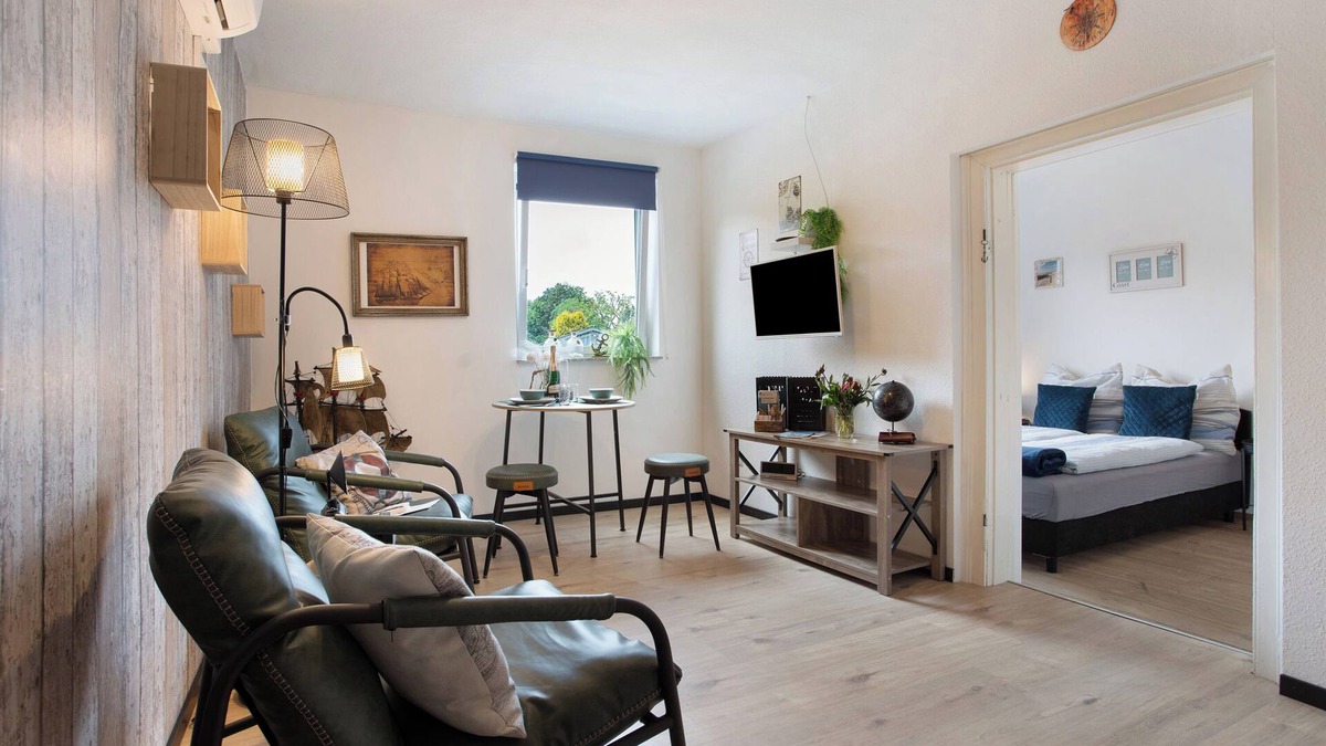 Reinberg Apartment | Apartment 'Nostalgie-flair Kapitänskajüte' with Shared Terrace, Wi-Fi and Air Conditioning