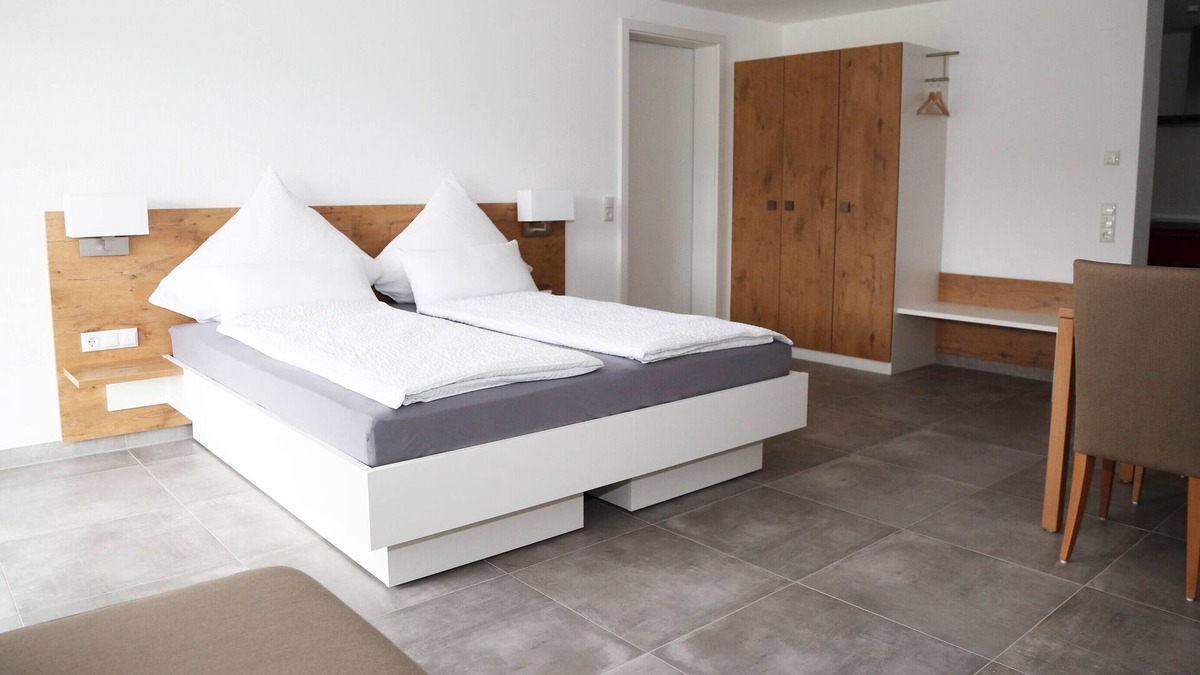 Vaihingen an der Enz Apartment | Apartment 'Nr 1' with Mountain View, Shared Terrace and Wi-Fi