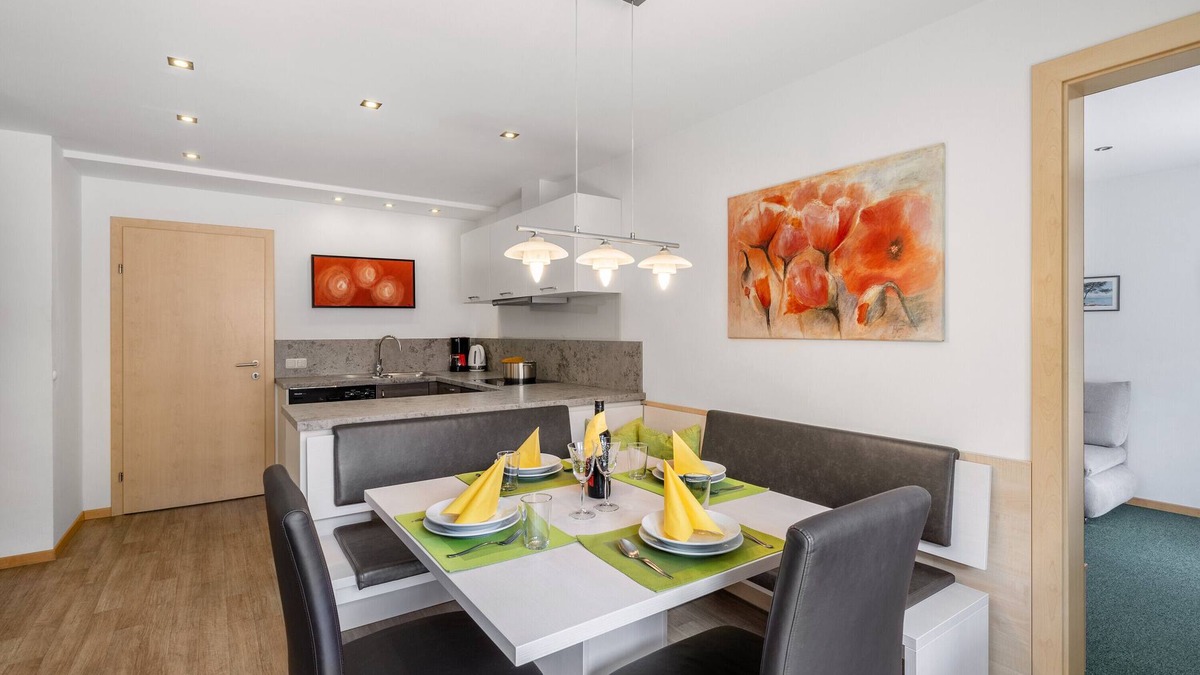Kaprun Apartment | Apartment 'Nr 12 Haus Voglreiter' with Mountain View, Shared Garden and Wi-Fi