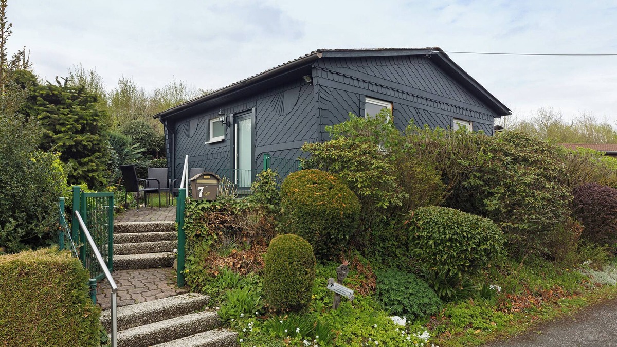 Frenkhausen Apartment | Apartment 'Oase' with Mountain View, Private Garden and Wi-Fi