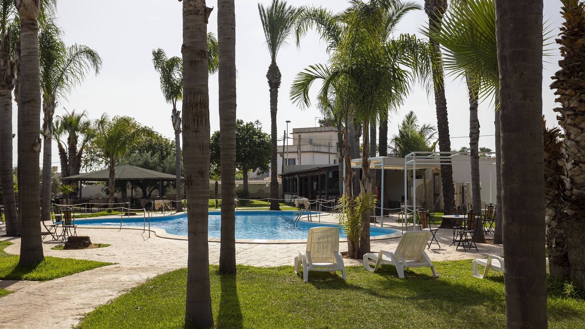 Mazara del Vallo Apartment | Apartment 'Oasi Lamia - 3' with Shared Pool, Wi-Fi and Air Conditioning