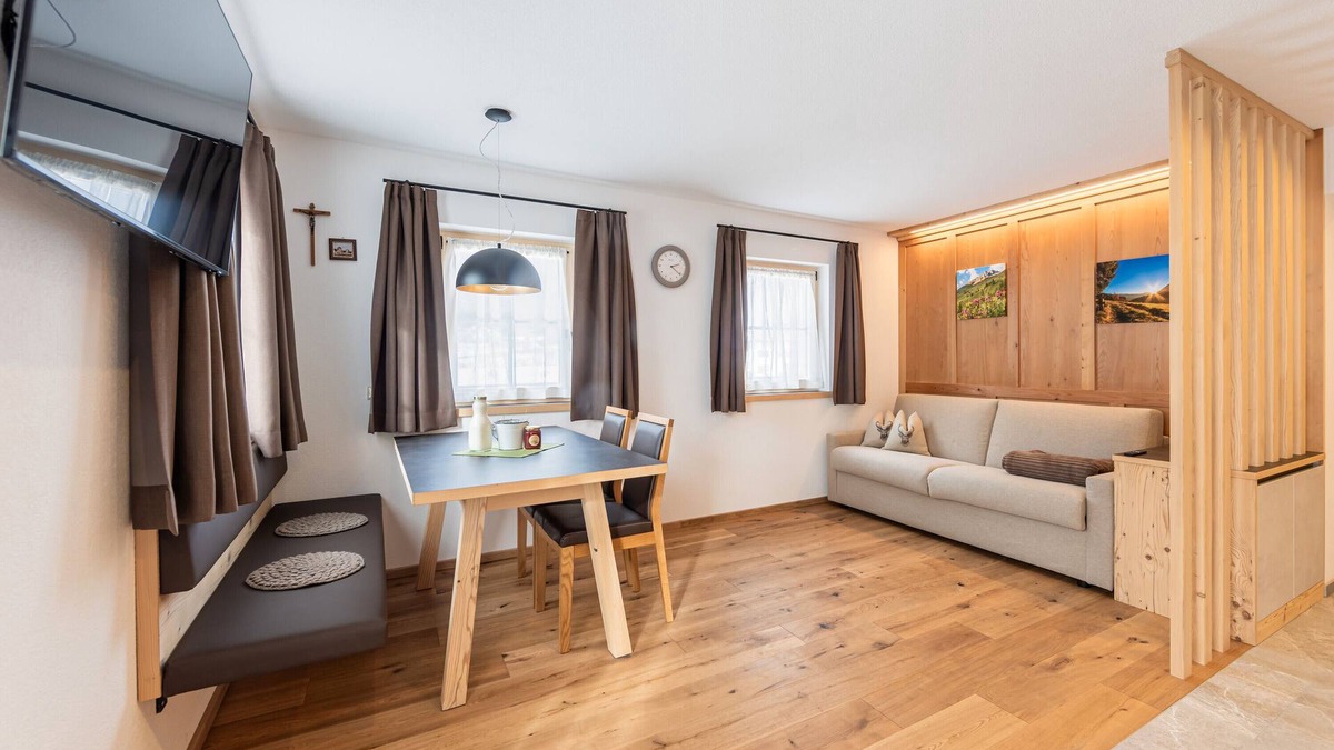 Prateria Apartment | Apartment 'Obermarhof Apt Almrose' with Mountain View, Shared Garden and Wi-Fi