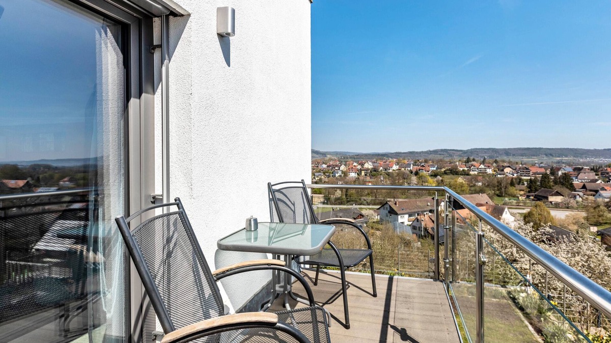Wahlwies Apartment | Apartment 'Obersee' with Lake View, Shared Garden and Wi-Fi