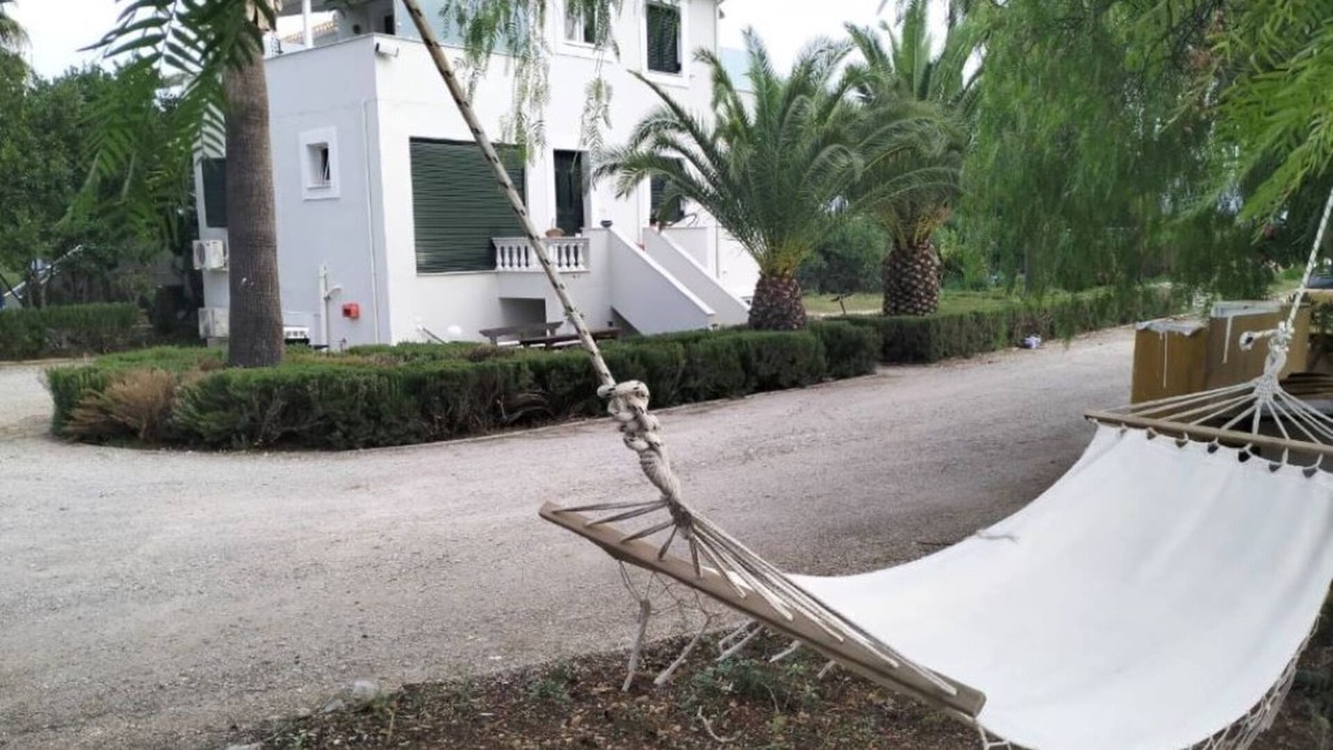 Kontsika Apartment | Apartment of 70 sq.m next to the sea with private car & boat parking in Galaxidi