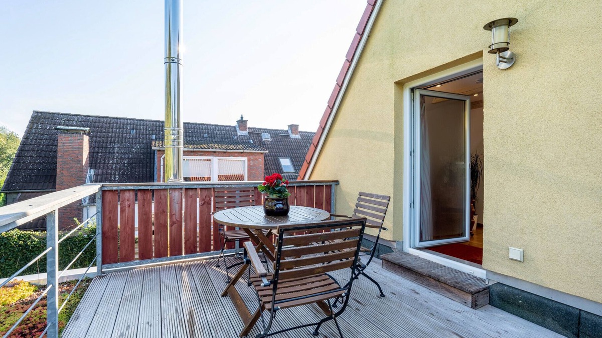 Pries Apartment | Apartment 'Öko Fewo Lachmöwe' with Balcony and Wi-Fi