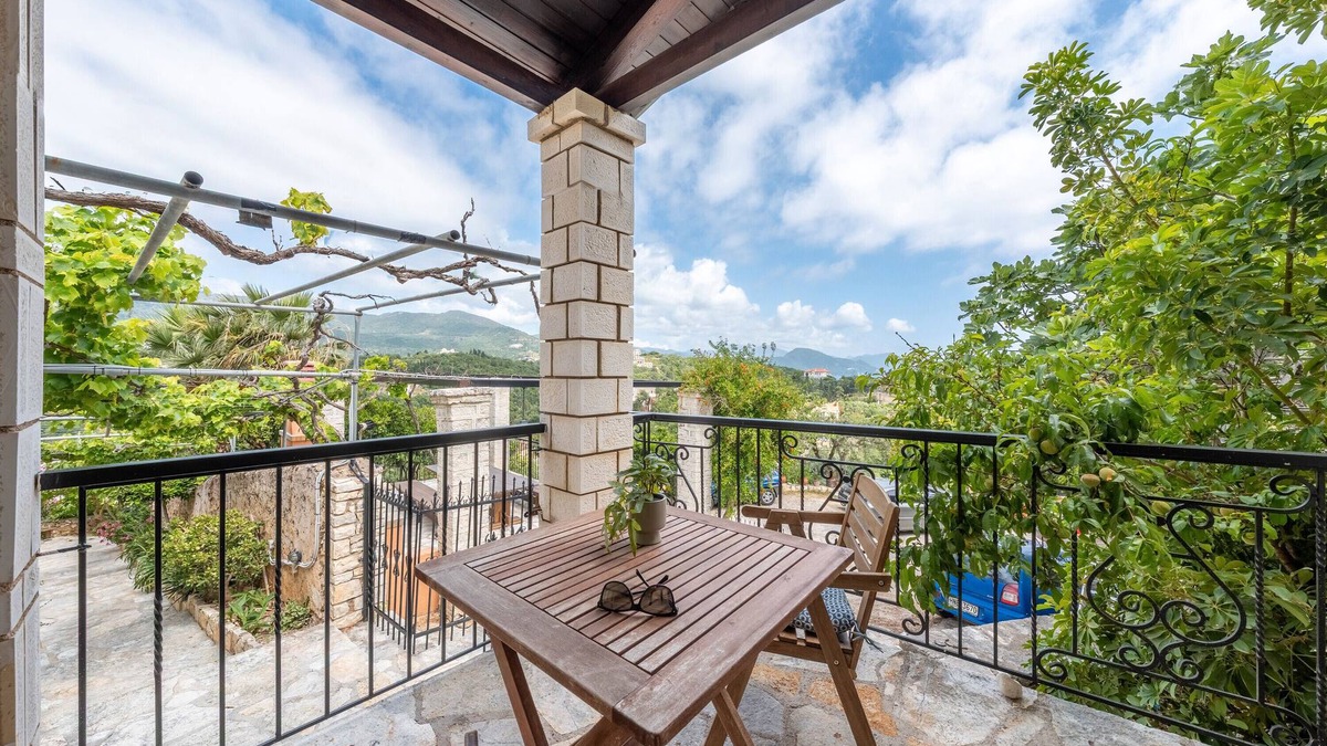 Sivota Apartment | Apartment 'Old Manor Cottage House 5' with Wi-Fi and Air Conditioning