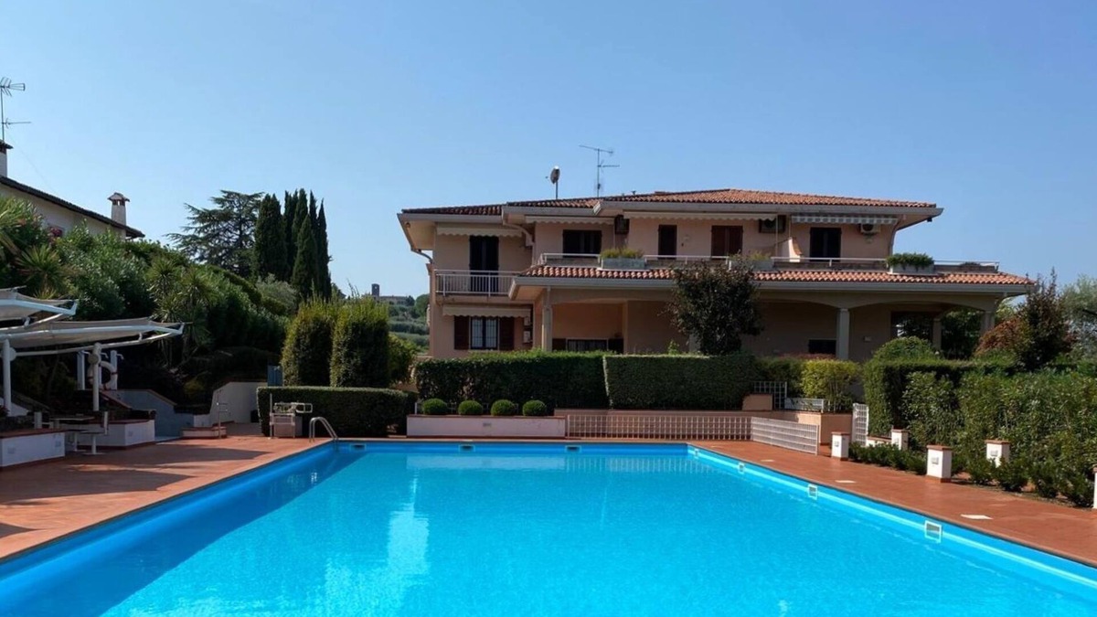 Manerba del Garda Apartment | Apartment 'Oleandri with Pool' with Shared Pool, Wi-Fi and Air Conditioning
