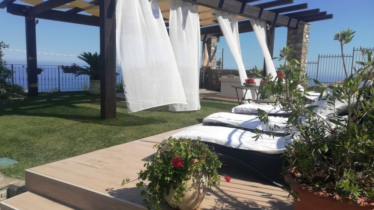 Poggi House | Apartment Olimpia is located on the ground floor of a beautiful villa sleepes 6