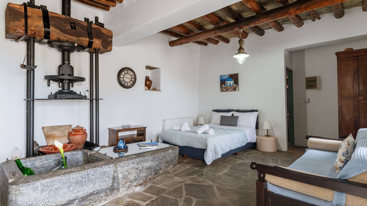 Andros Town Apartment | Apartment 'Olive Guesthouse Junior' with Sea View and Wi-Fi