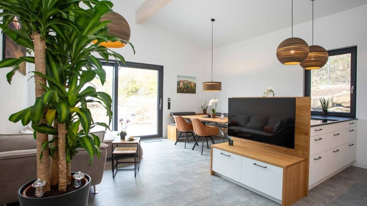 Poppenhausen Apartment | Apartment 'Omas Rhön-Garten' with Mountain View, Shared Terrace and Wi-Fi