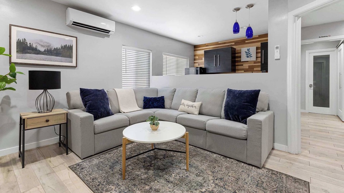 Barths Apartment | Apartment on 38th- Vibrant, Urban neighborhood