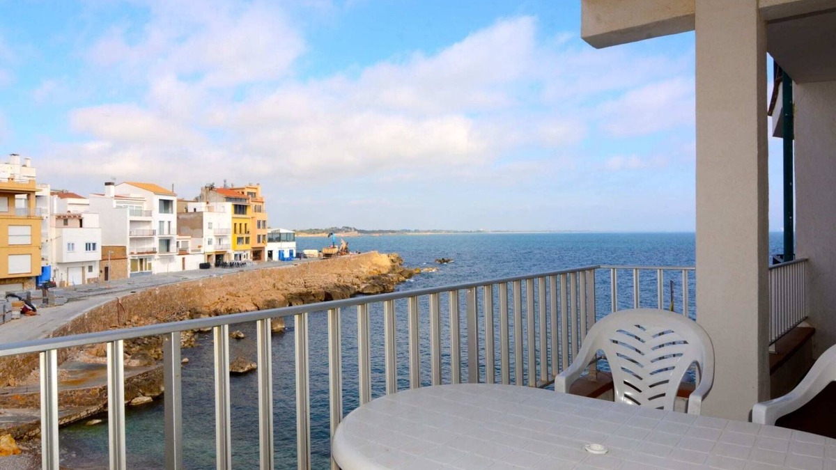 Pedrinya Apartment | Apartment on Costa Brava by Sandy Beach