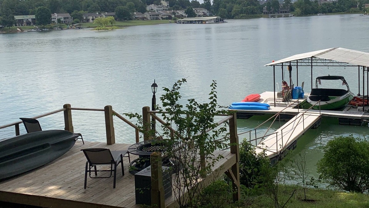 Hiawassee Apartment | Apartment on Lake Front property- deep water pontoon/boat slip and swimming dock