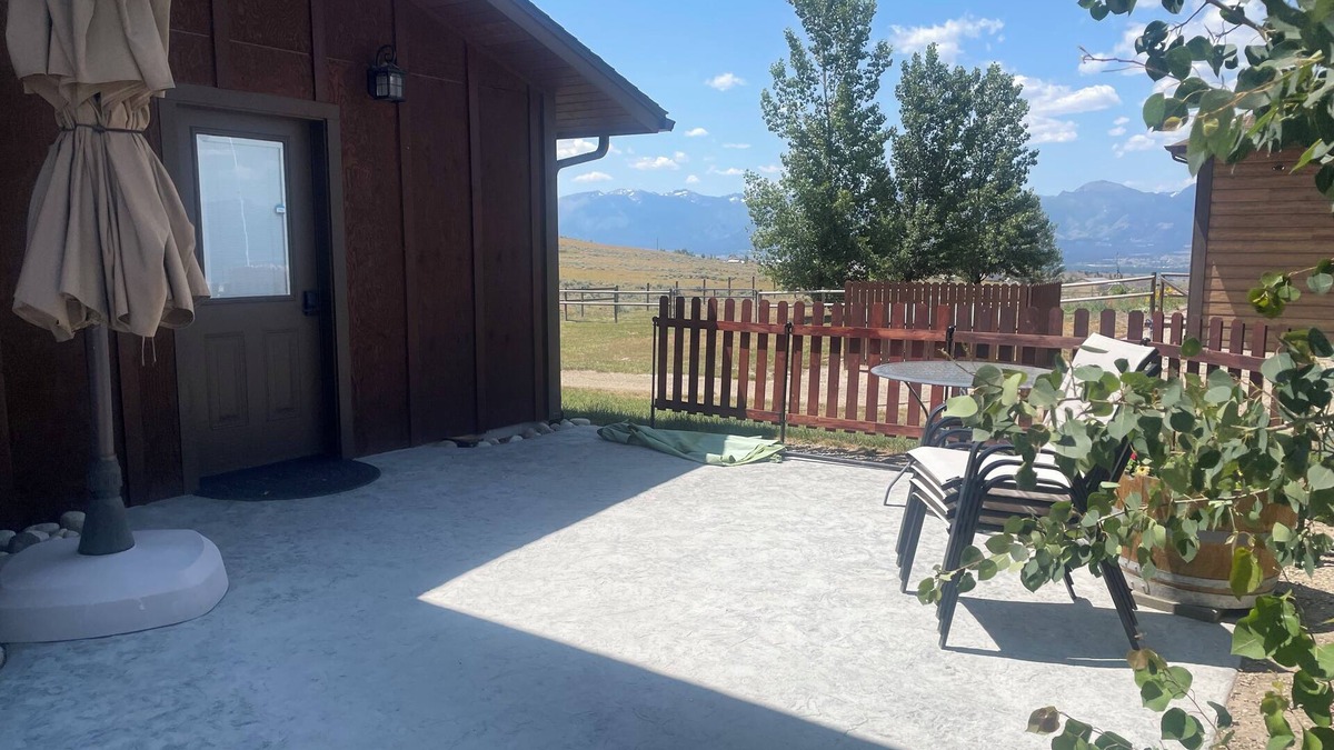 Corvallis Apartment | Apartment on Private Small Ranch - Sapphire Mtns