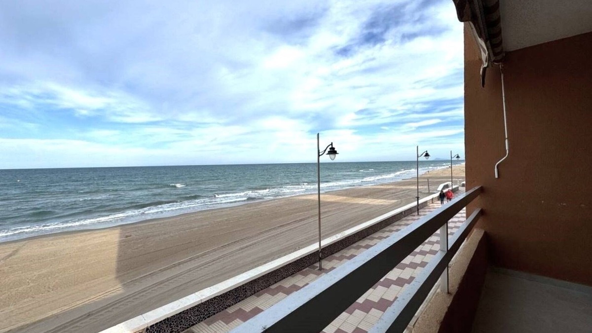 El Perello Apartment | Apartment on the BEACHFRONT, stunning sunrises and sunsets.