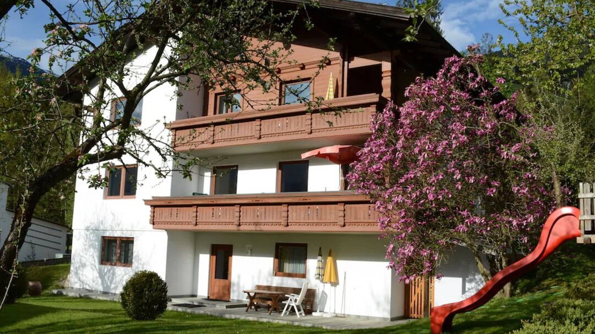 Stumm Apartment | Apartment on the middle floor, large terrace to the south & garden Rudolf Steiner house
