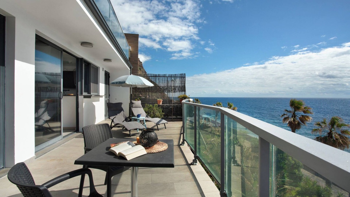 Jardim do Mar Apartment | Apartment 'Original Wave House' with Sea View, Wi-Fi and Air Conditioning