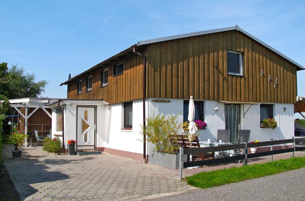 Cuxhaven Apartment | Apartment Osterende-2 by Interhome