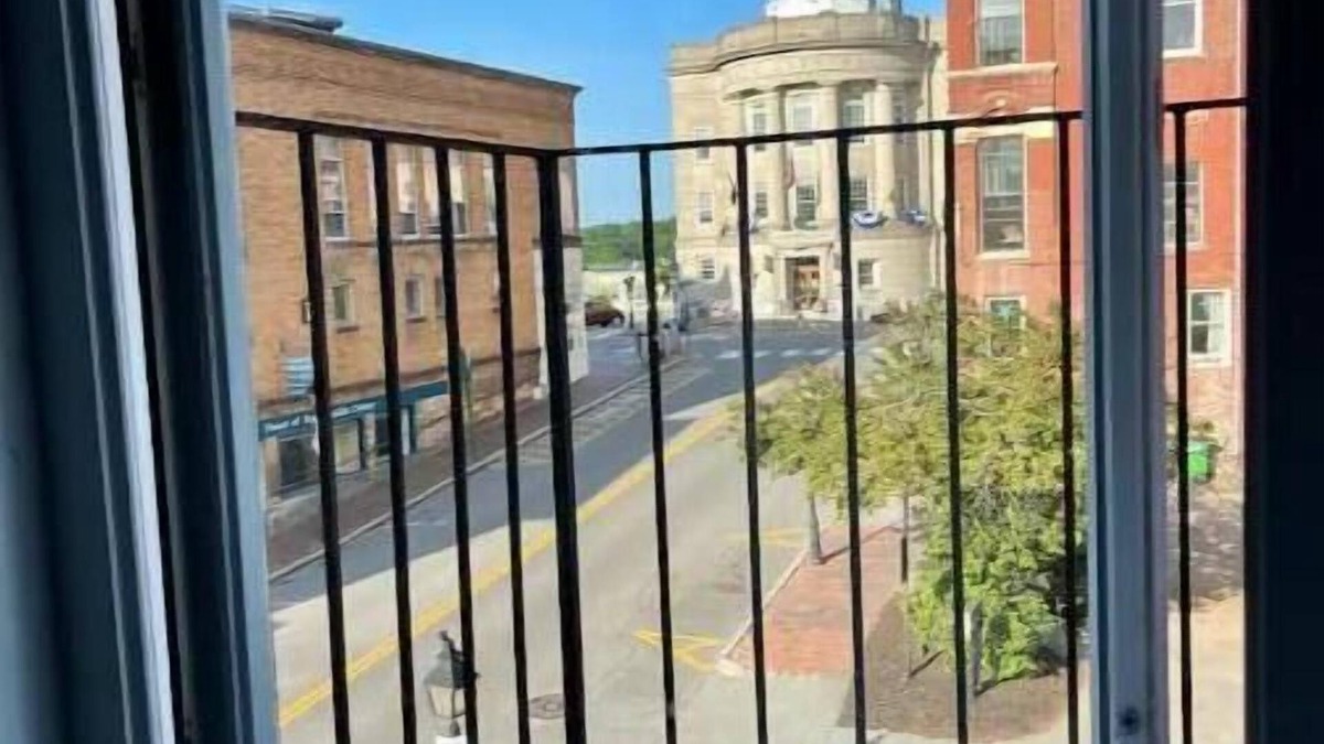 Bath Apartment | Apartment over shops in Bath Historic District