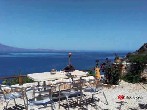 Kolymbari House | apartment over the sea Private place to swim